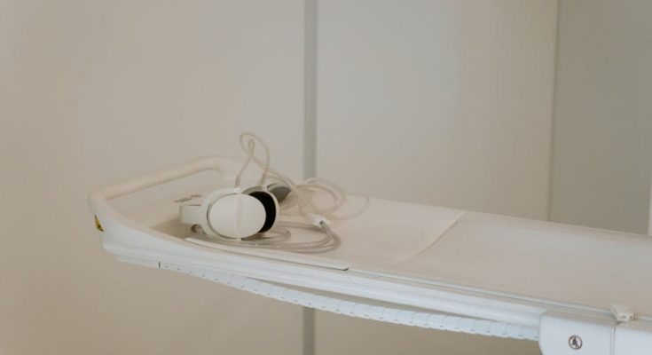 私營醫療機構的雙面人生──技術與文化的幽默探索