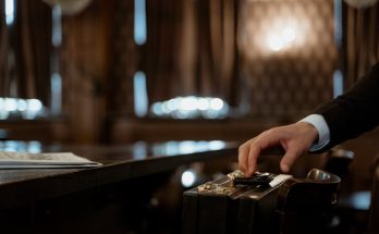 公事包：現代商務必備的象徵與實用分析